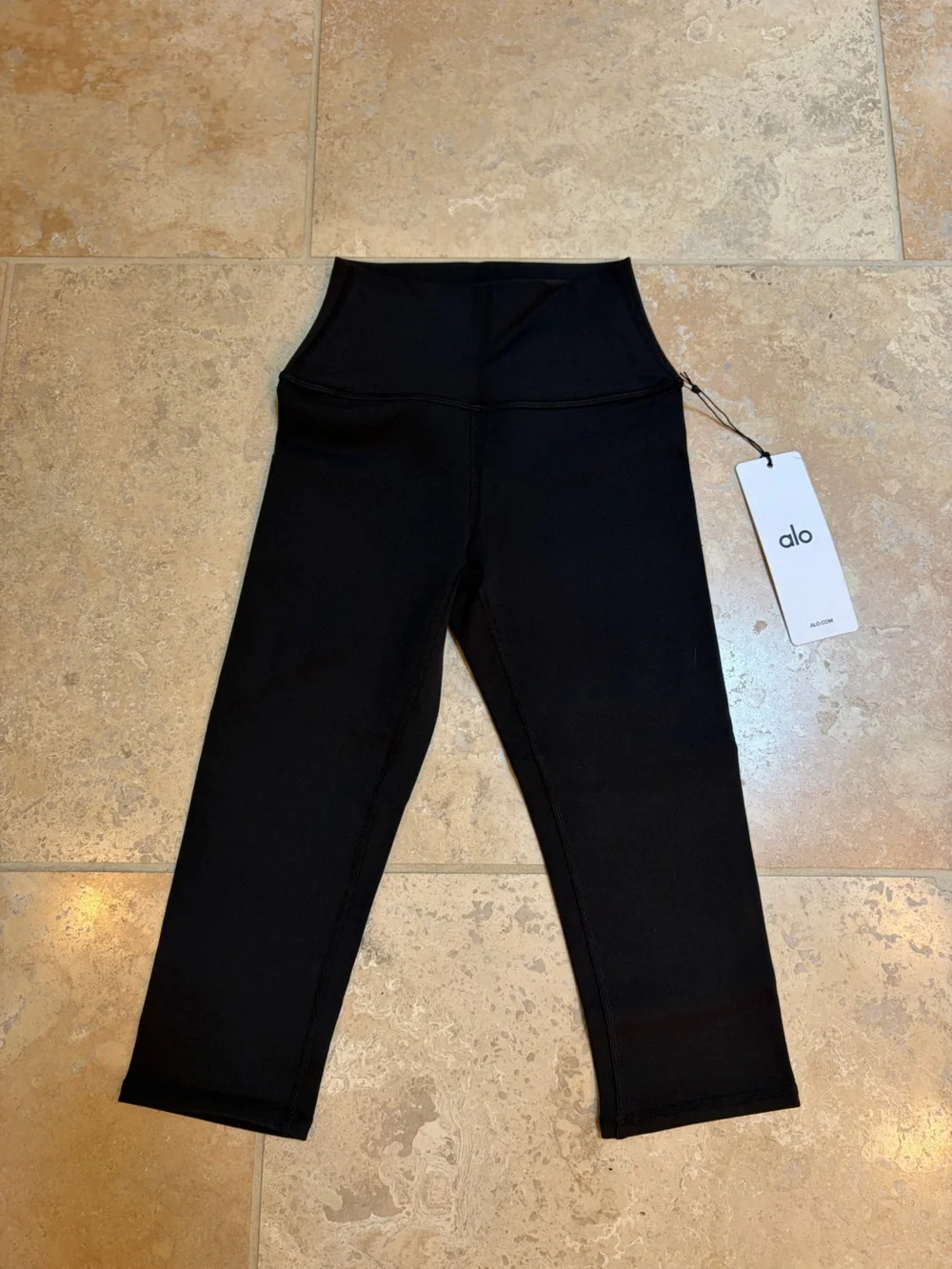 Alo 16” black high waist Airbrush Capri